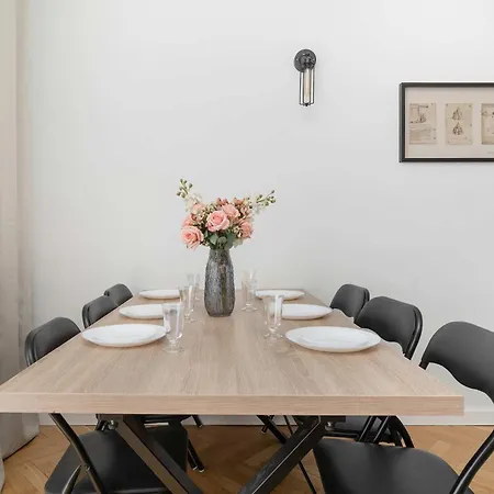 A Unique On The Market Square With A Balcony By Renters Apartament *