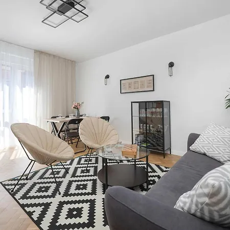 A Unique On The Market Square With A Balcony By Renters Apartament