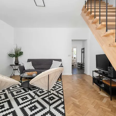 Apartament A Unique On The Market Square With A Balcony By Renters *
