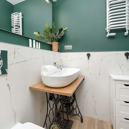 A Unique On The Market Square With A Balcony By Renters Apartament