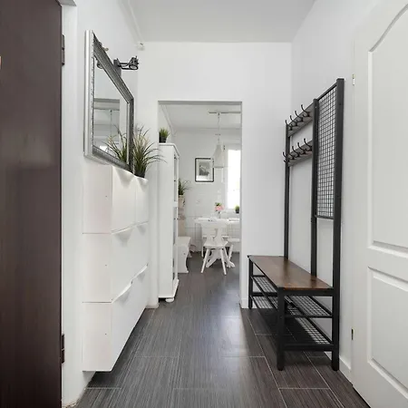 Apartament A Unique On The Market Square With A Balcony By Renters *