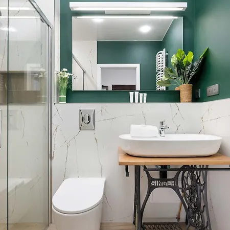 Διαμέρισμα A Unique On The Market Square With A Balcony By Renters Βρότσλαβ